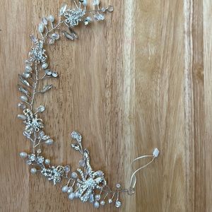 RHINESTONE & PEARL
HAIR VINE (NEW)